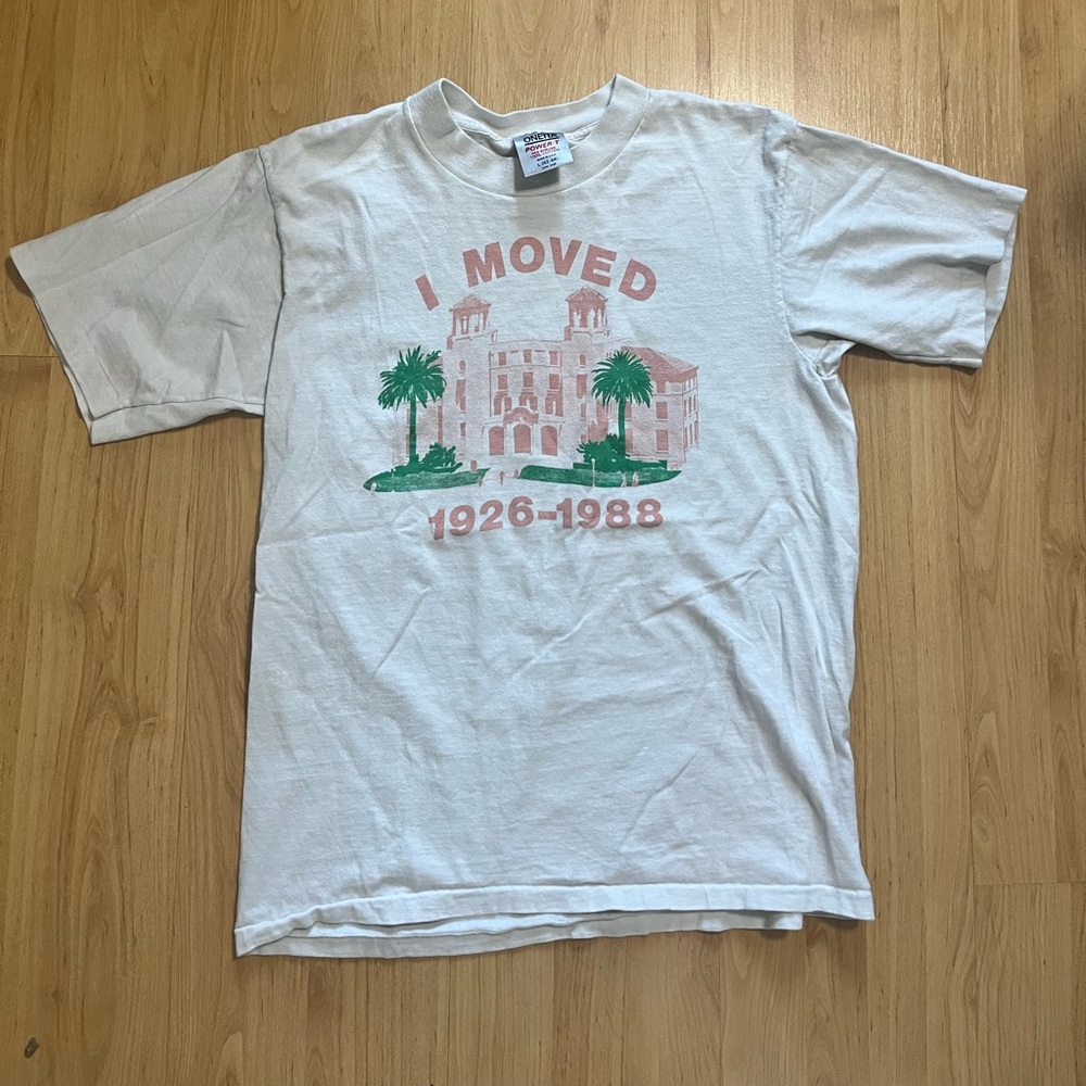 Vintage SD Naval Hospital Graphic T-Shirt with Building Print